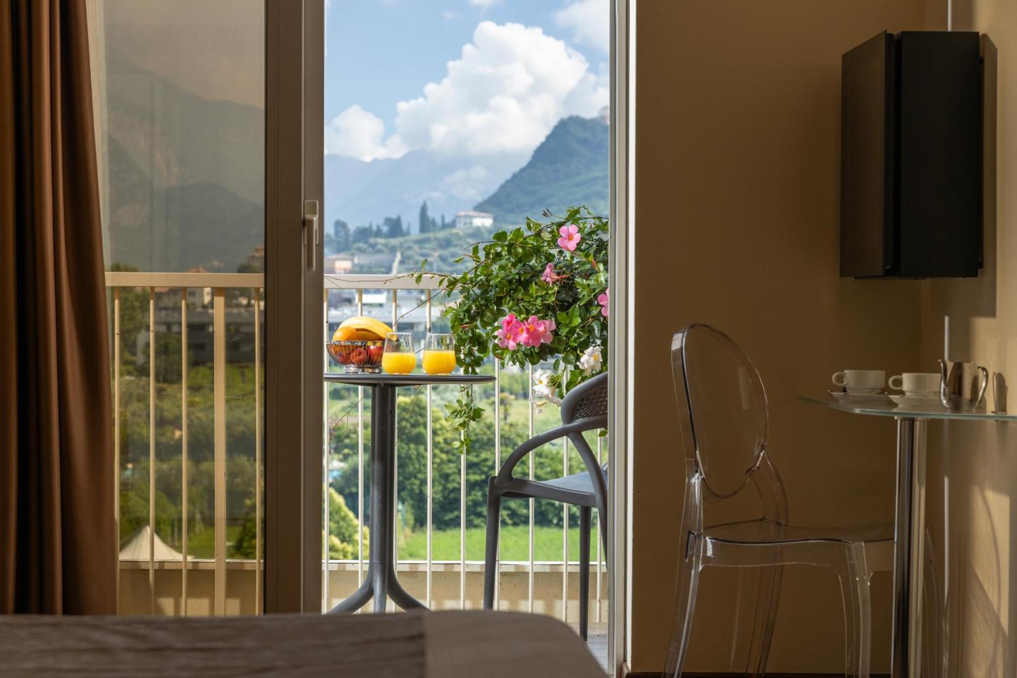Standard Dreibettzimmer mit Balkon
